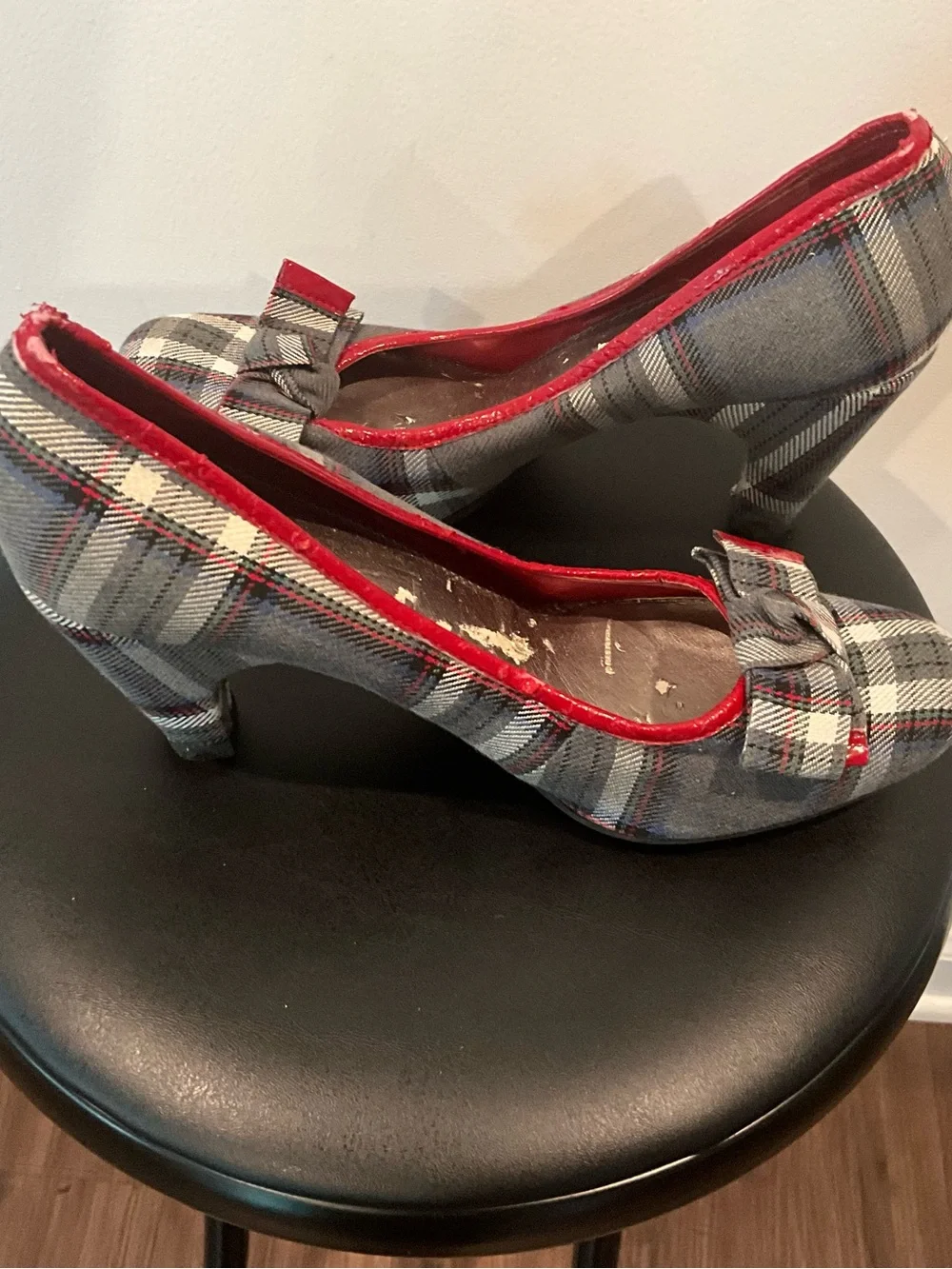 Gianni Bini Gray Plaid Pumps with Red Trim and Bow size 10
